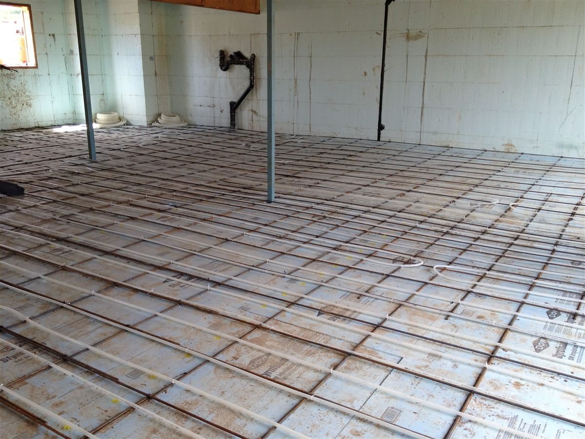 In-floor geothermal heating system