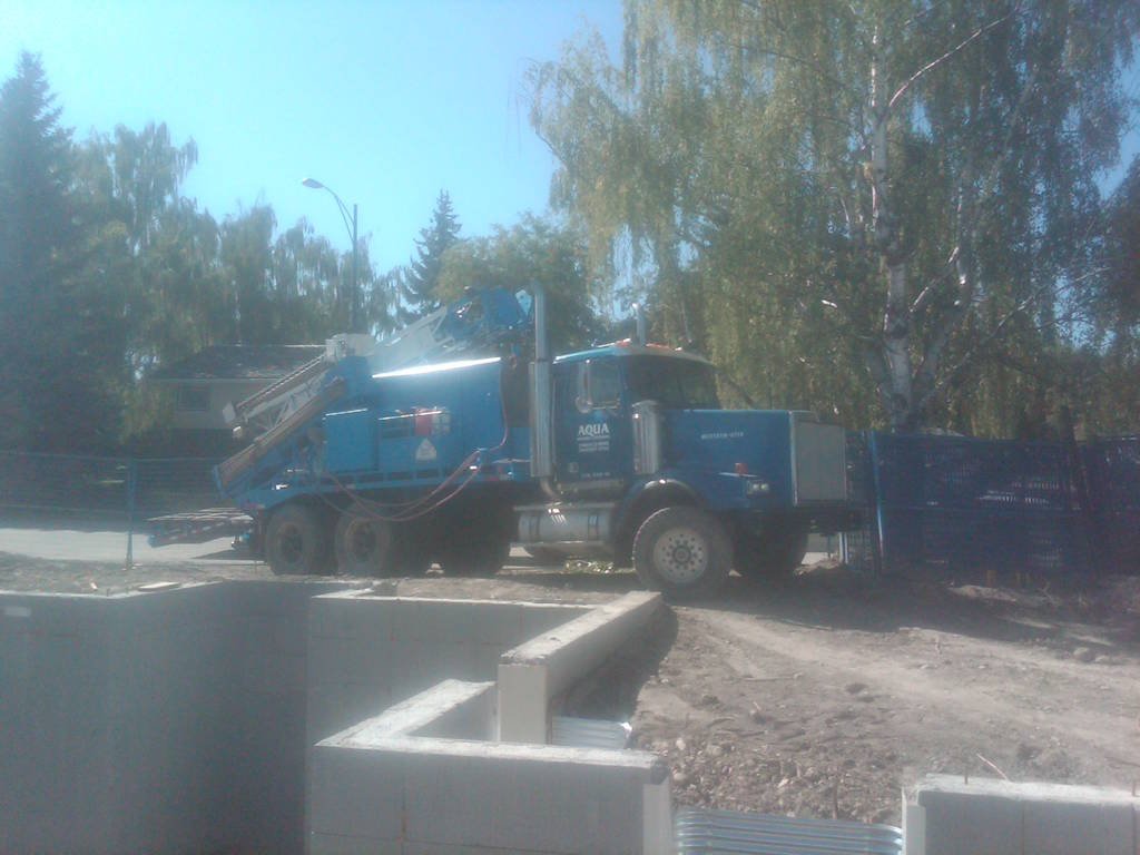 Vertical geothermal loop installation